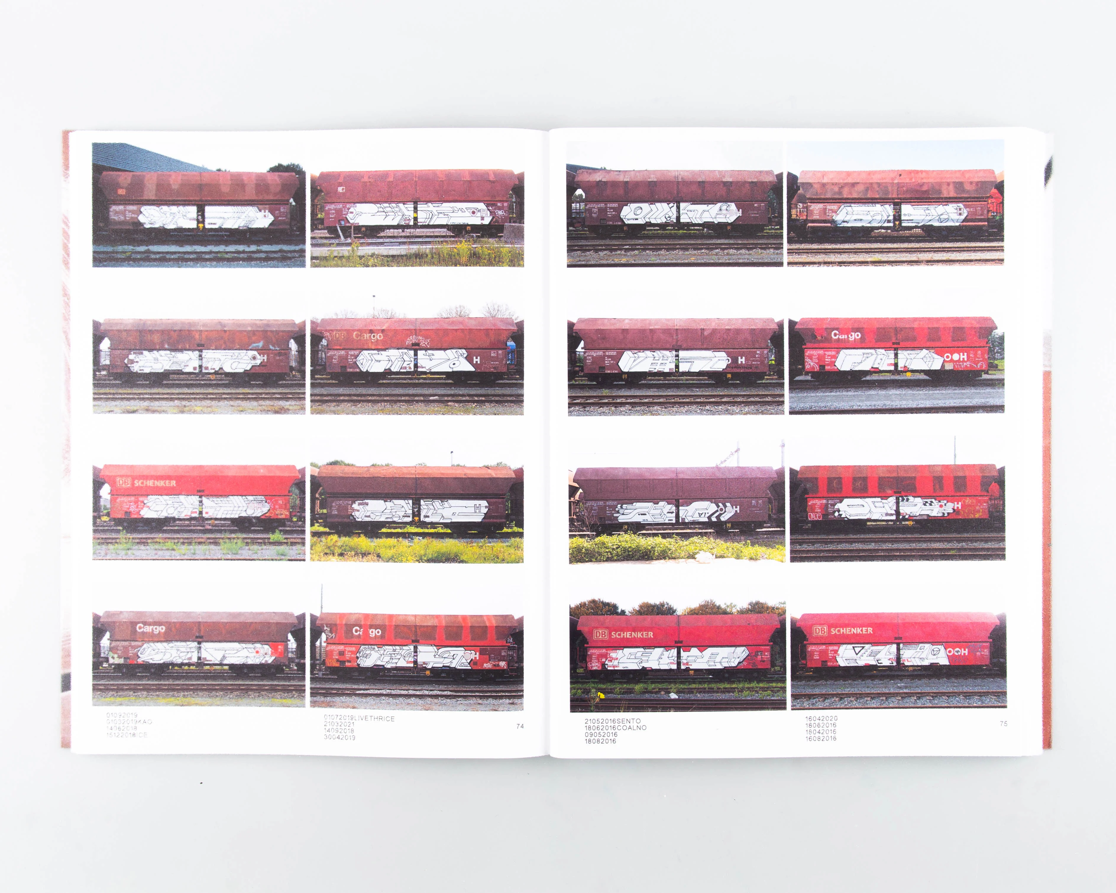 121/183, 761 photos of red-brown steel freight wagons with a painting on the side - Image 5