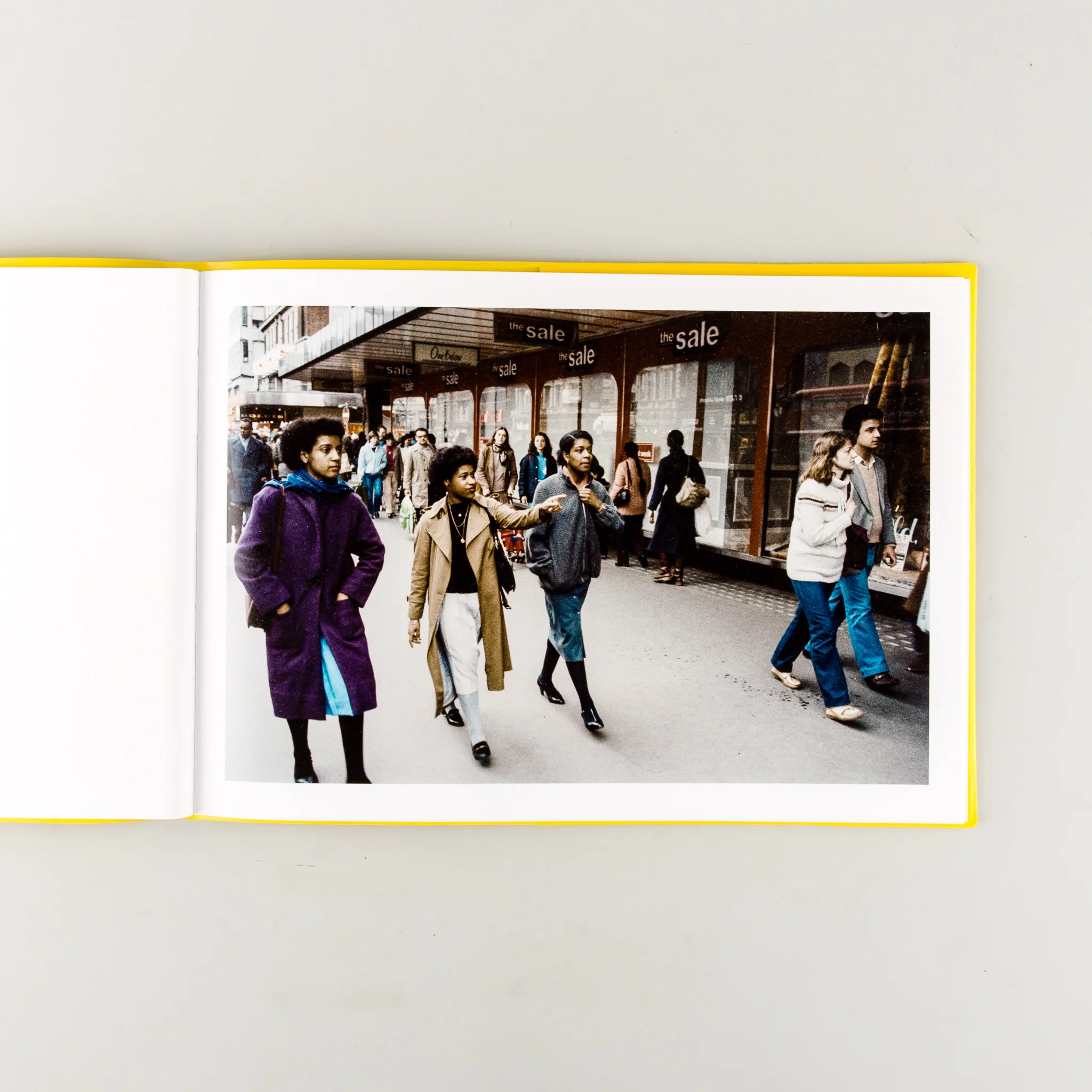 London 82 (Signed) - Image 5